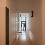 Touchy Apartman