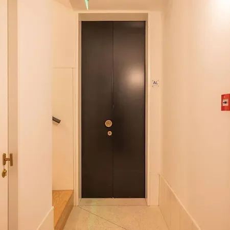 Touchy Apartman